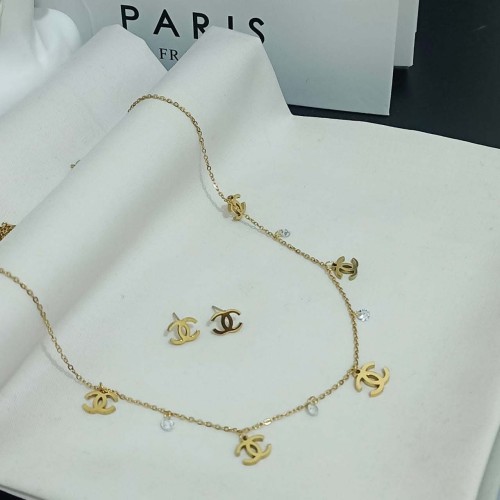 سلسال مع حلق ماركة شانيل بدون ملحقات 