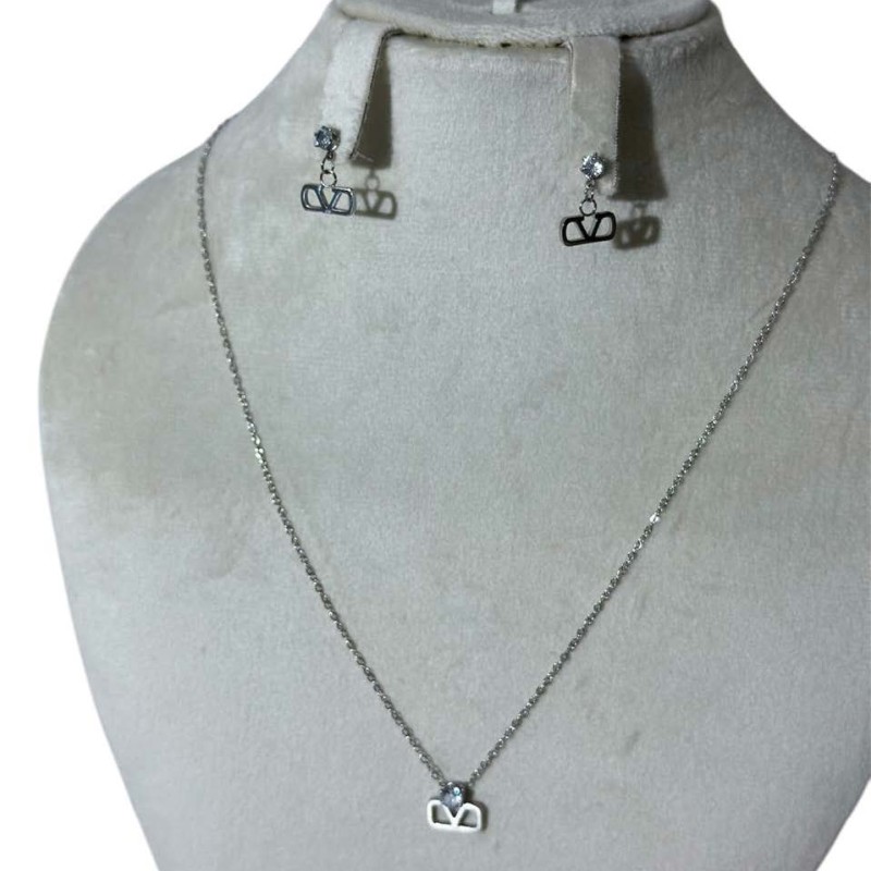 سلسال مع حلق ماركة لويس فايتون